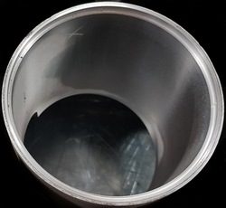 Cylindre de moteur Porsche alésé, prêt à recevoir sa chemise